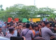 Polres Pekalongan Kerahkan Ratusan Personil Amankan Audensi Warga desa Sijambe-Wonokerto.