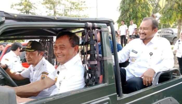 Bupati Pemalang Anom Widiyantoro Dampingi Gubernur Jateng Tinjau Inovasi Desa Penggarit