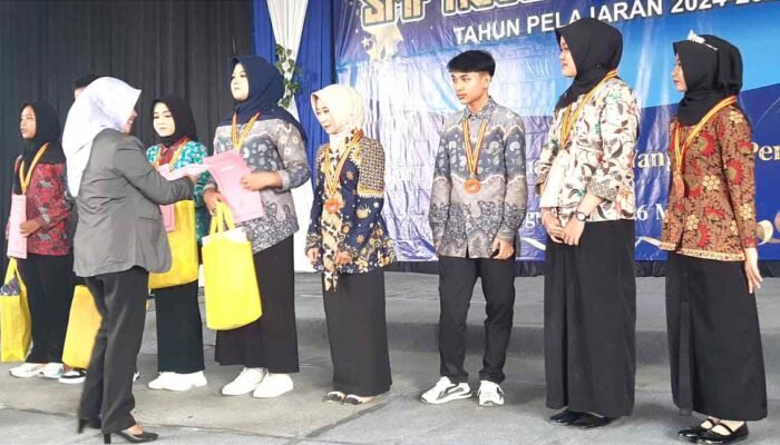 Pelepasan Siswa SMP N 1 Paguyangan Berjalan Penuh Rasa  Sukur dan Khidmat