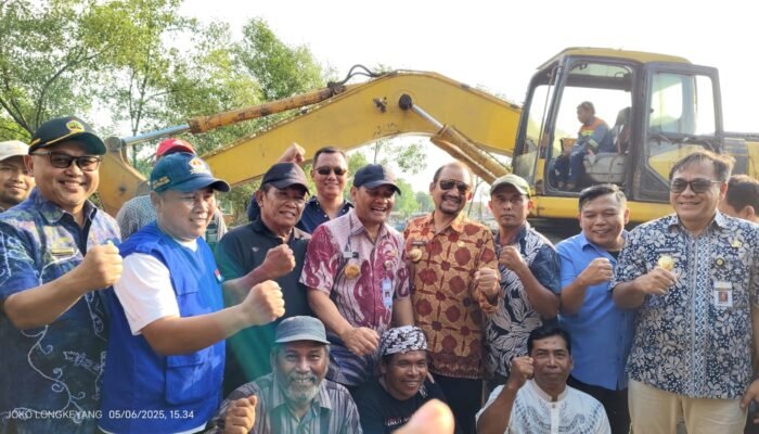Bupati Pemalang Dampingi Gubernur Jateng Pantau Langsung Pengerukan Muara Pelabuhan Asemdoyong: Harapan Baru Nelayan Pemalang