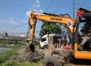 Pusdataru Jateng Keruk Sungai Dombo untuk Kurangi Banjir Rob di Sayung