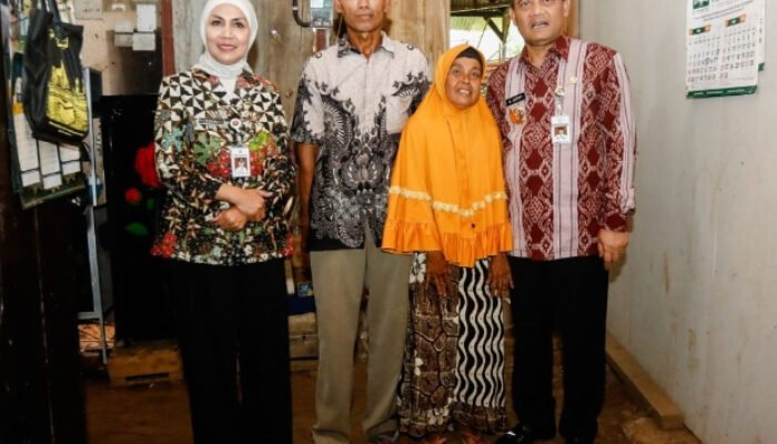 Gubernur Jawa Tengah Sambangi Warga Kabupaten Kendal Penerima Bantuan Renovasi RTLH