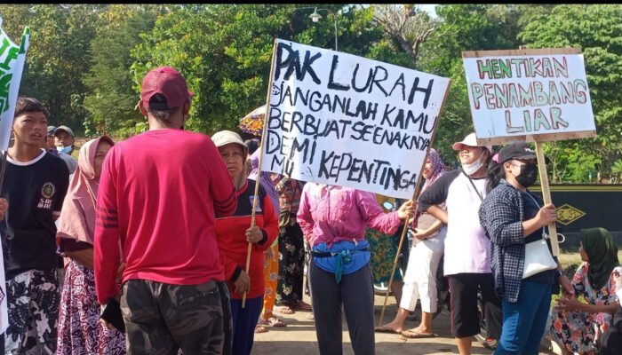 Ratusan Warga Desa Tunggulsari Unjuk Rasa Tuntut Penutupan Tambang Galian C Ilegal