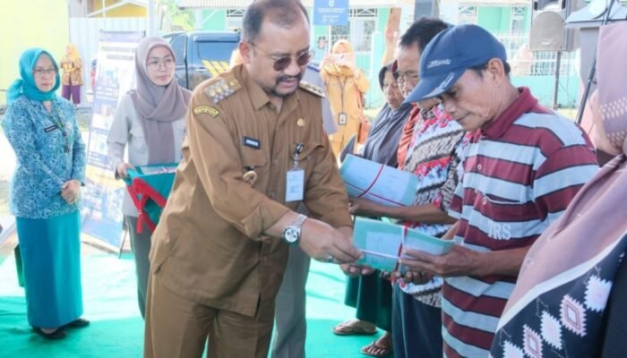 Bupati Pemalang Resmi Serahkan Sertifikat Tanah ke Puluhan Warga Pelutan