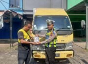 Sambangi Pengemudi Angkutan Logistik di Pasar Induk Kajen, Satlantas Polres Pekalongan Berikan Edukasi dan Sosialisasi Ops Patuh Candi 2025