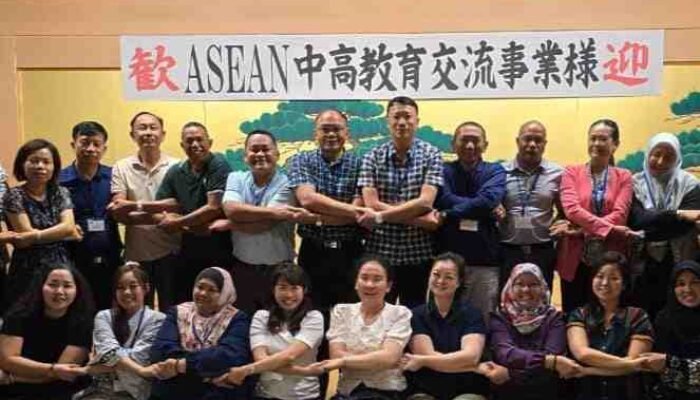 Kepala SMP MBS Zam-zam Cilongok  Mewakil Indonesia dalam ASEAN-Japan Exchange 2025
