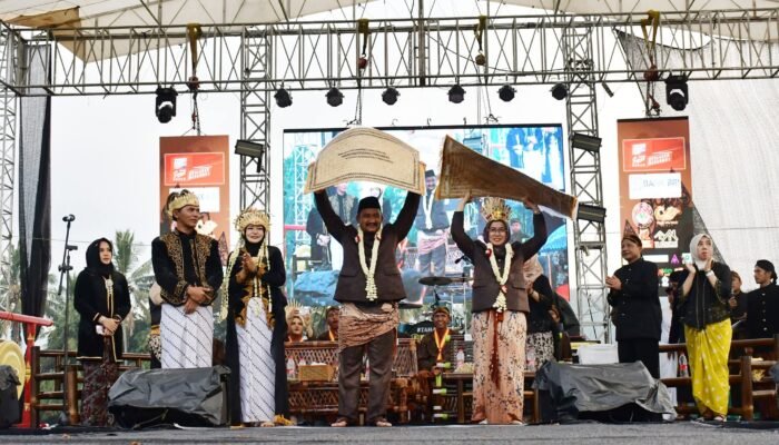 Bupati Pemalang Kagum Festival Budaya Slumpring Desa Cibuyur. 