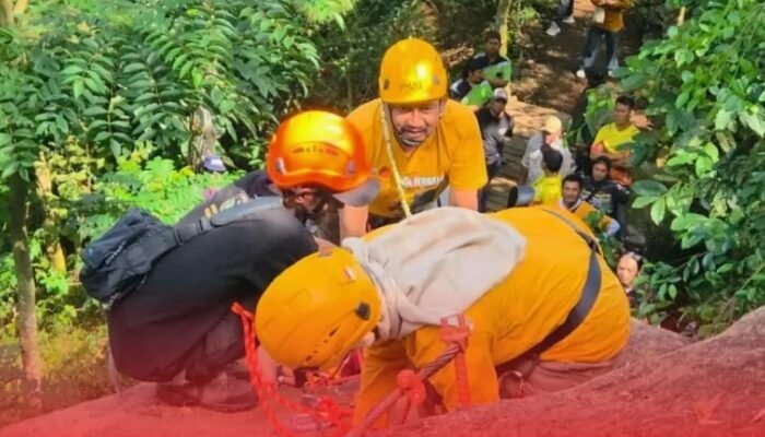 Menguji Nyali di Jalur Besi: Bupati Pemalang Pimpin Reaktivasi Via Ferrata Bukit Mendelem