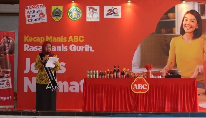 dr. Noor Faizah Maenofie Bunda PAUD Pemalang Hadiri HUT Himpaudi