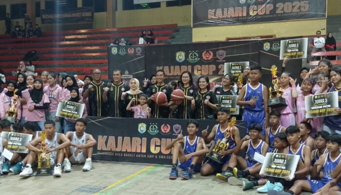32 Tim Pelajar SMP dan SMA Sederajat Ikuti Kejuaraan Bola Basket Antar Pelajar Kajari Cup 2025 Kendal