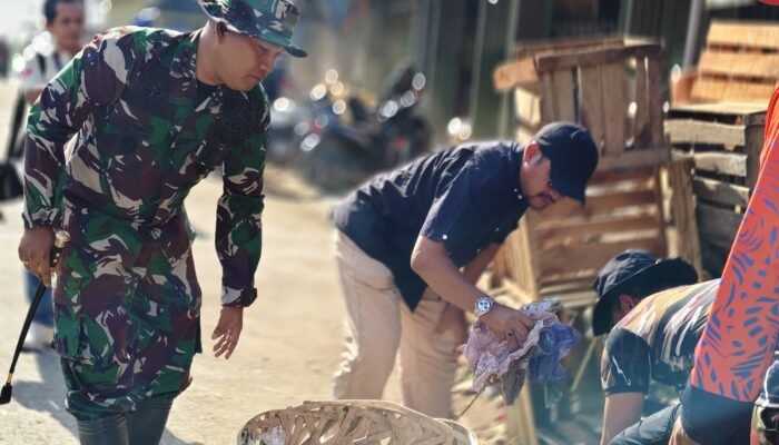 Bupati dan Dandim Pemalang Gelar Karya Bakti Bersihkan Pasar dan Tempat Ibadah Sambut HUT TNI