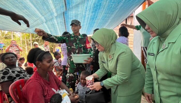 Dukung Program Penurunan Angka Stunting, Kodim 1710 Mimika Beri Makanan Tambahan Kepada Balita Jelang Peringatan HUT Ke-80 TNI