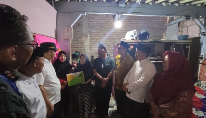 Wabup Nurkholes Salurkan Bantuan Dari BAZNAS Pemalang Untuk RTLH di Randudongkal