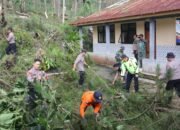 Evakuasi dan Pembersihan Pasca Bencana Petungkriyono, dipimpin Langsung Kapolres Pekalongan.