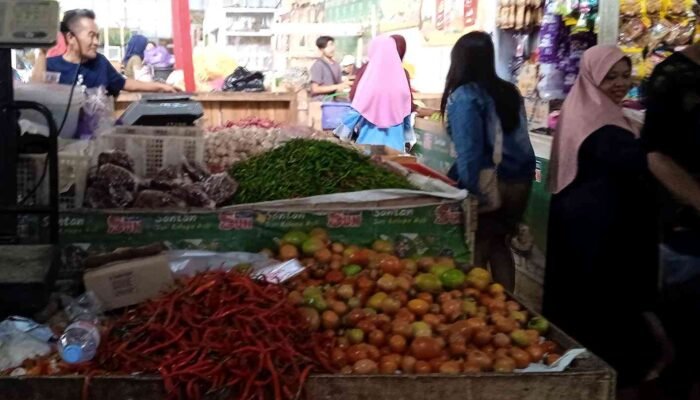 Pasca Kerusuhan Demo, Harga dan Stok Barang di Pasar Seng Terpantau Aman