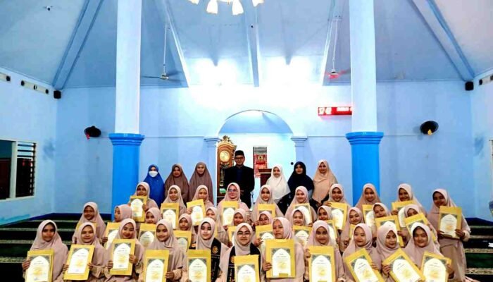 Cahaya Qur’ani Bersinar, Dua Hafidzhoh 30 Juz Lahir di Rumah Daurah MBS Bumiayu