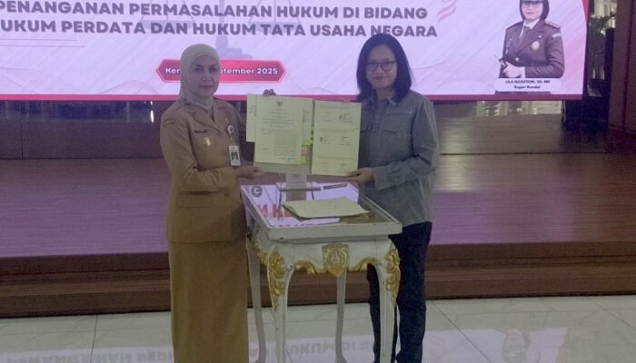 Bupati Kendal dan Kepala Kejaksaan Negeri Kendal Tandatangani Adendum MoU Penanganan Masalah Hukum