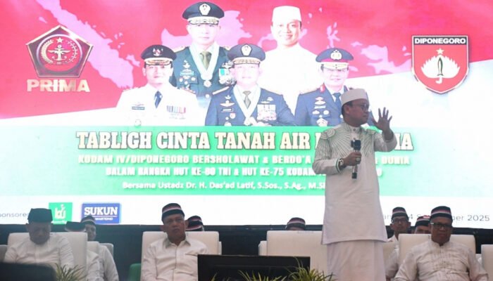 Tabligh Akbar Di Kodam IV/Diponegoro bersama Da’i Kondang Das’ad Latif