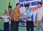 Bupati Pemalang Salurkan BLT Dana Bagi Hasil Cukai Hasil Tembakau di Desa Cikendung