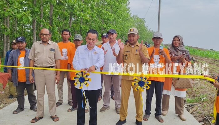 Legislator PKS Rizal Bawazier Resmikan Rabat Beton Di Desa Pasir, Kades Pasir Ungkapkan Persoalan Sungai Polaga