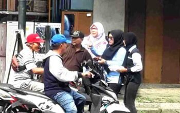 Komunitas RCD Brebes Gelar Jum’at Berkah Bagikan 150 Nasi Kotak di Bumiayu