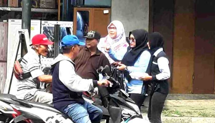 Komunitas RCD Brebes Gelar Jum’at Berkah Bagikan 150 Nasi Kotak di Bumiayu