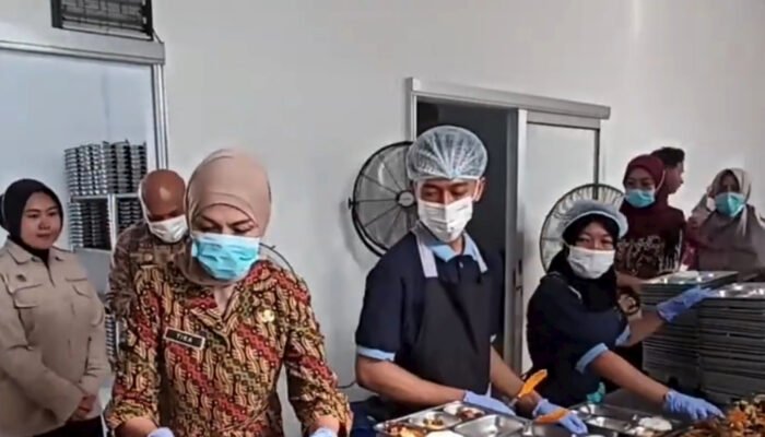 Pastikan Sesuai SOP Bupati Kendal Monitoring Dapur SPPG