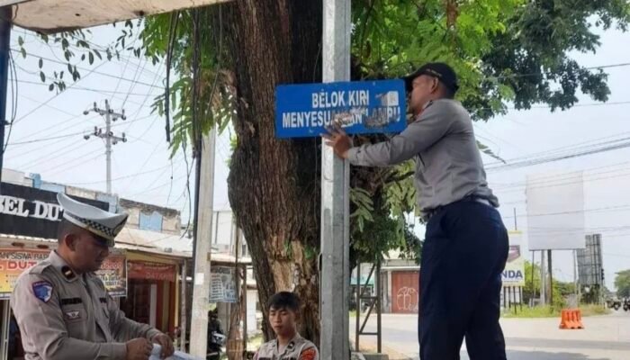 Tertibkan Arah Lalin, Dishub dan Satlantas Pemalang Pasang Rambu Baru di Empat Simpang Utama