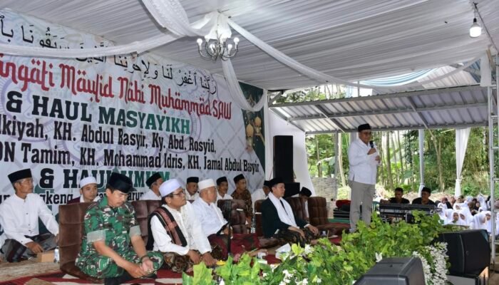 Wabup Nurkholes Ajak Warga Warungpring Jadikan Gotong Royong sebagai Pondasi Pembangunan 