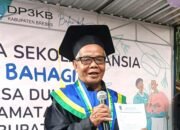 79 Lansia di Brebes Ikuti Prosesi Wisuda Sekolah Lansia Bahagia
