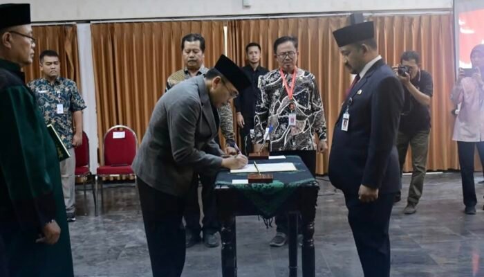 Bupati Pemalang, Resmi Lantik Endro Johan Kusuma Resmi Jadi Pj Sekda Pemalang