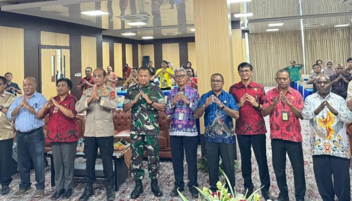 Dandim 1710/Mimika Hadiri Kegiatan Seminar Akhir Studi Kelayakan Pembentukan Daerah Otonomi Baru