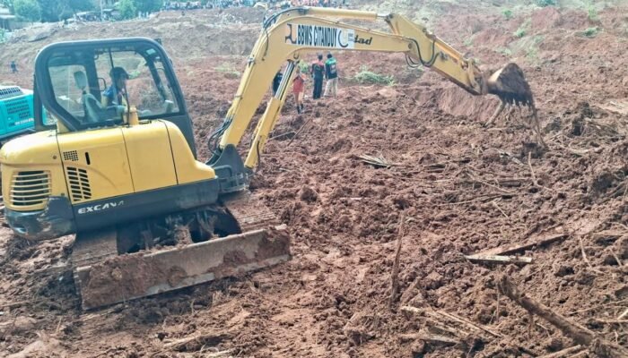 Cuaca Buruk Hambat Pencarian, Pemprov Jateng Tambah Alat Berat di Evakuasi Longsor Cibeunying