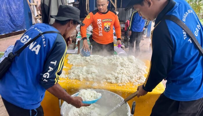 Dapur Umum Cibeunying Siaga 24 Jam, Ribuan Porsi Makanan Dim cook Setiap Hari