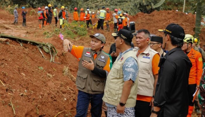 Wagub Taj Yasin Imbau Warga Tidak Menyaksikan Evakuasi Longsor Cibeunying