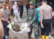 Dandim 0715/Kendal Pimpin Bersih Sampah Sungai Aji