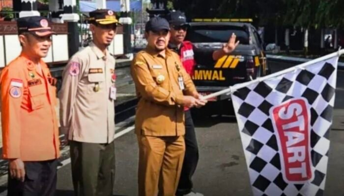 Bupati Pemalang Lepas Relawan dan Bantuan Logistik Untuk Korban Longsor Banjarnegara Dan Cilacap