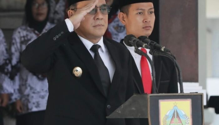 Pimpin Apel HGN 2025, Wabup Nurkholes Sampaikan Sejumlah Program Kesejahteraan Guru