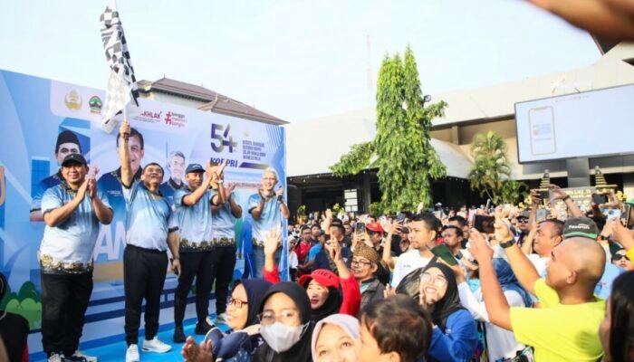 Ahmad Lutfi Lepas Jalan Sehat HUT Ke-54 Korpri, Ribuan Peserta Padati Kantor Gubernur