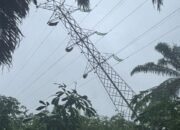 Tower PLN Roboh Dihantam Banjir, TNI Gerak Cepat Bantu Pulihkan Kelistrikan di Aceh
