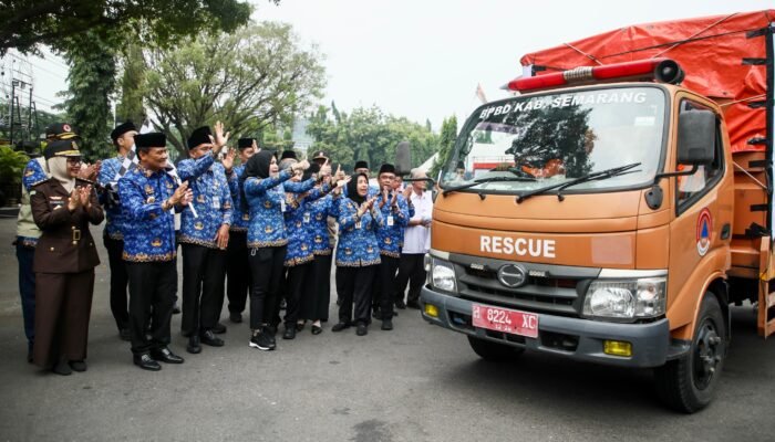 Gubernur Jateng Kirim Bantuan Kemanusiaan Rp 1,3 M ke Sumatera