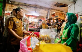 Jelang Nataru, Gubernur Ahmad Luthfi Tinjau Kenaikan Harga Pangan di Pasar Karangayu
