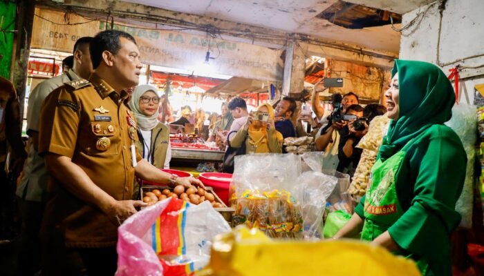 Jelang Nataru, Gubernur Ahmad Luthfi Tinjau Kenaikan Harga Pangan di Pasar Karangayu
