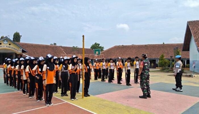 PENTING! TNI Turun Tangan Tempa Mental Pemimpin SLTPN 2 Randudongkal