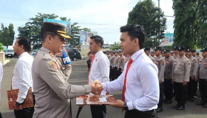 Empat Belas Personel Polres Purbalingga Terima Penghargaan