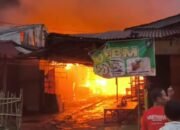 Si Jago Merah Mengamuk di Pasar Pagi, Los Pakaian Dilahapnya.