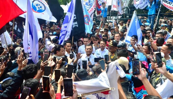 Usai Tetapkan UMP 2026, Luthfi Turun Temui Buruh