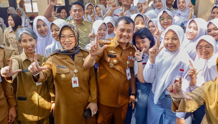 Refleksi Pendidikan Jawa Tengah 2025, Jateng Gandeng Swasta Fasilitasi Ribuan Siswa Kurang Mampu