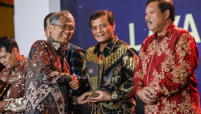 Wow GubernurJateng Raih Penghargaan Layanan Kesehatan Terbaik Nasional