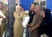 Bupati Kendal Serahkan Bantuan Cadangan Pangan Bagi Warga Desa Tambakrejo